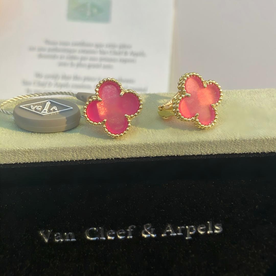 NEW CLOVER 15MM PINK ENAMEL STUD EARRINGS