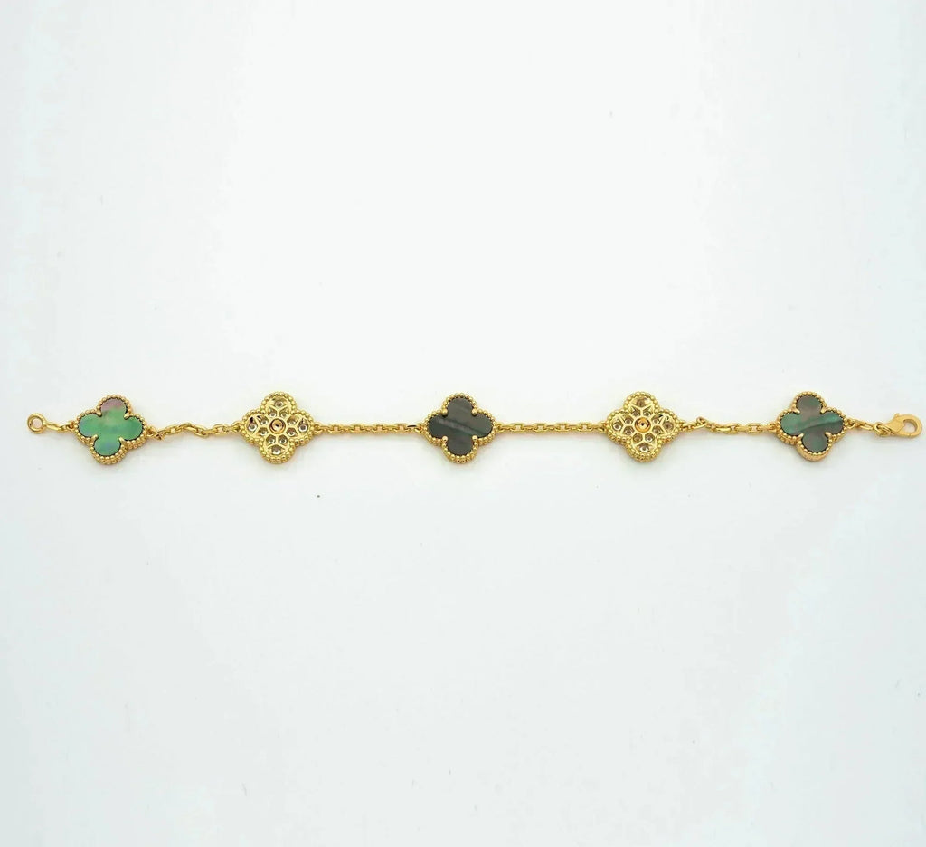 Glücks-Armband mit 5-Motiv-Kleeblatt und Perlmutt – Naturfarbenes graues Perlmutt