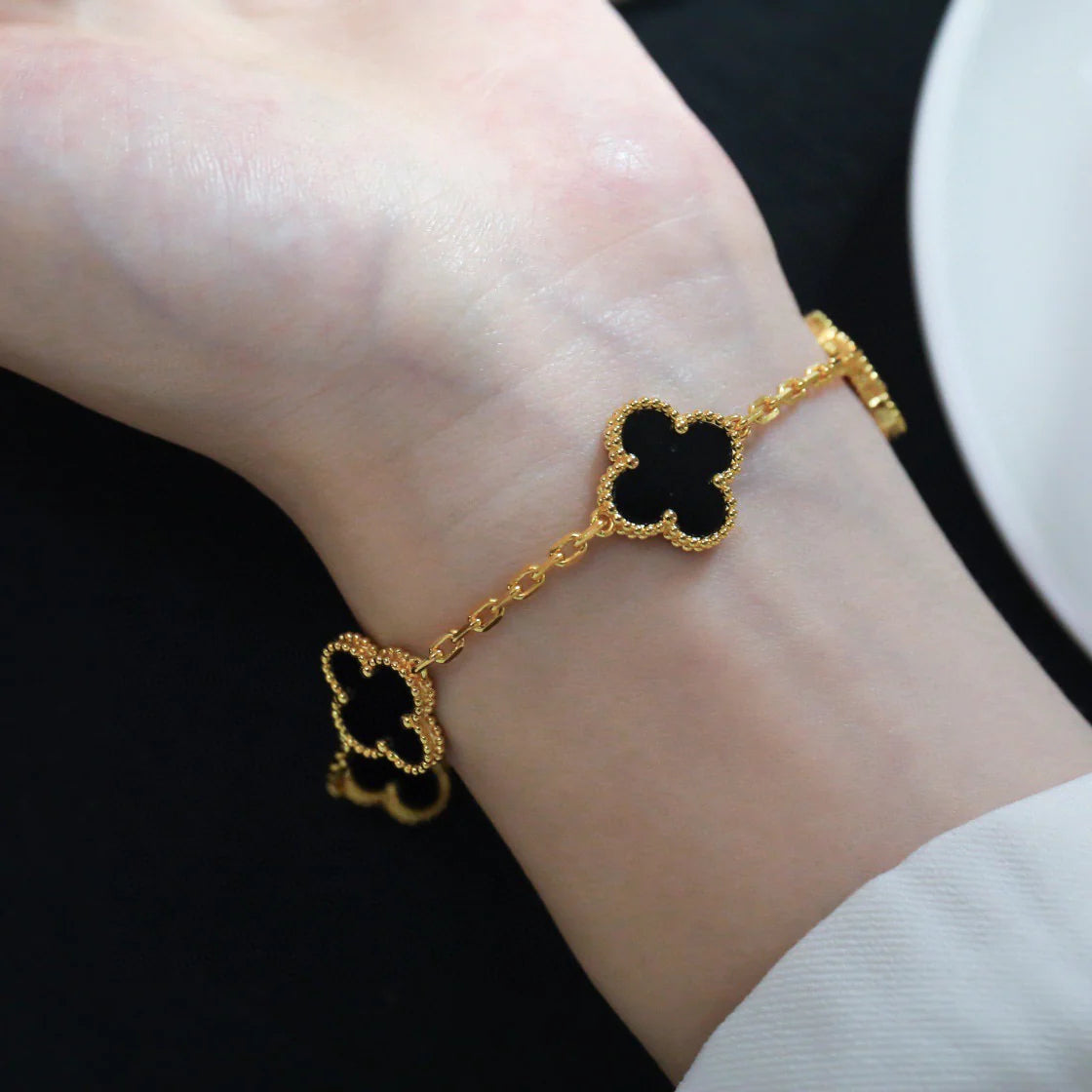 Lucky Clover 5-Motiv Armband – Black Onyx Kollektion