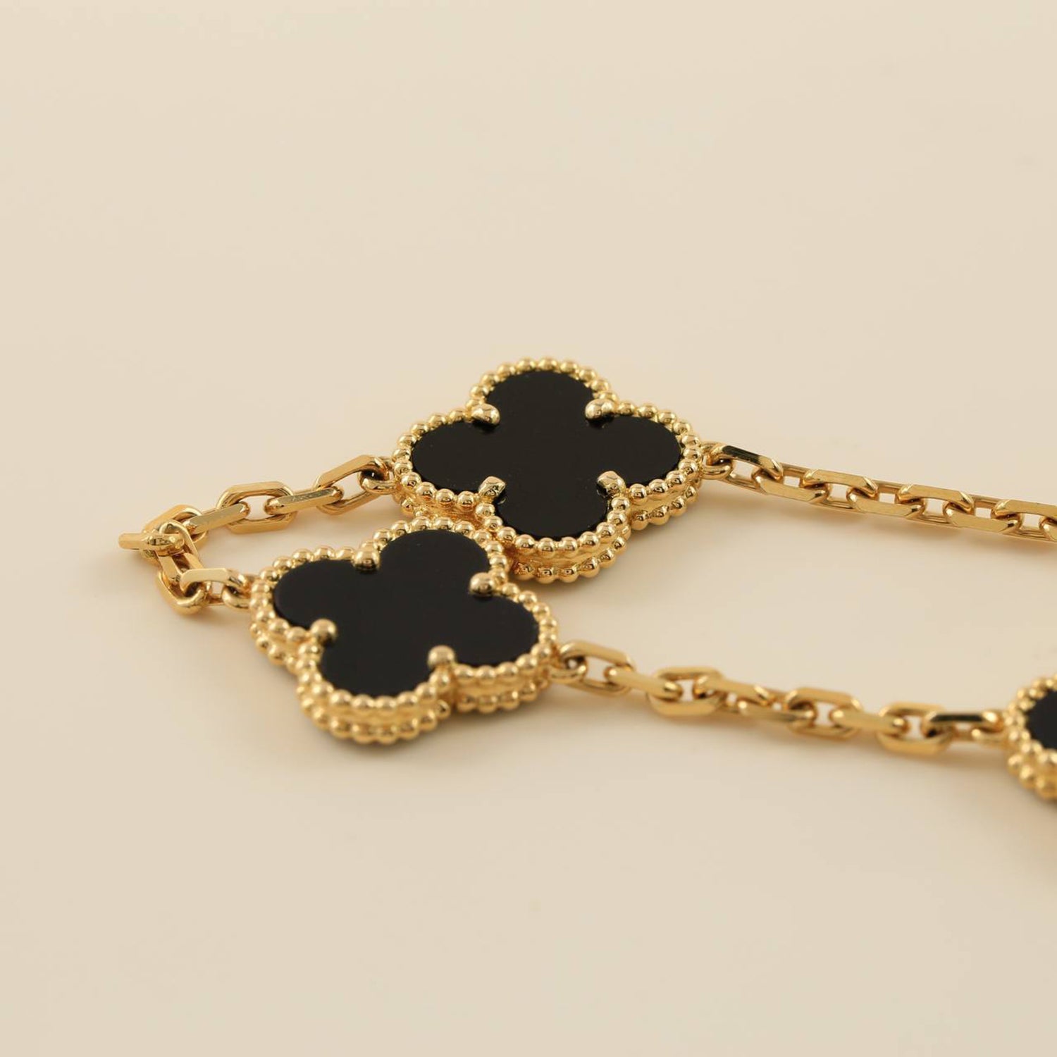 Lucky Clover 5-Motiv Armband – Black Onyx Kollektion