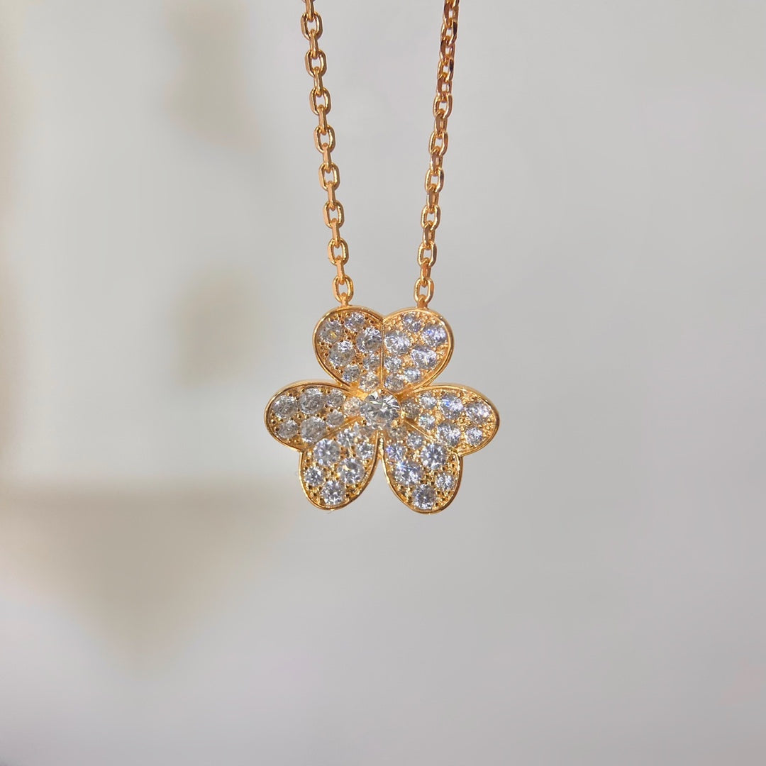 Pavé-Diamant-Blumenanhänger-Halskette - Zarter Blumenanhänger