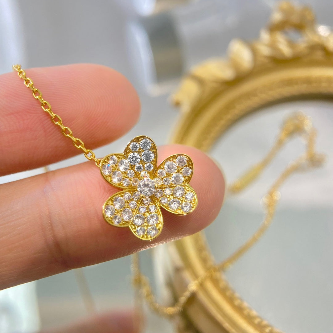 Pavé-Diamant-Blumenanhänger-Halskette - Zarter Blumenanhänger
