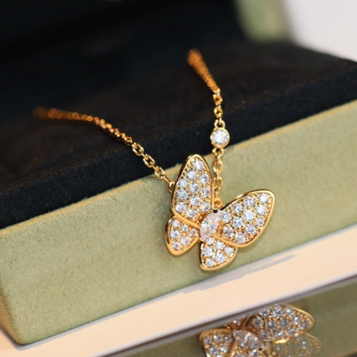 Schmetterlings-Diamant-Charm-Halskette - Zierlicher Pavé-Kristallanhänger