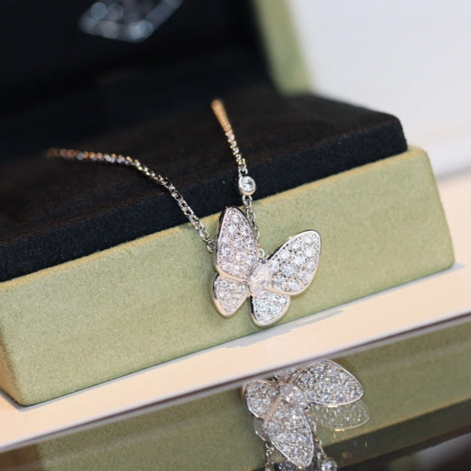 Schmetterlings-Diamant-Charm-Halskette - Zierlicher Pavé-Kristallanhänger