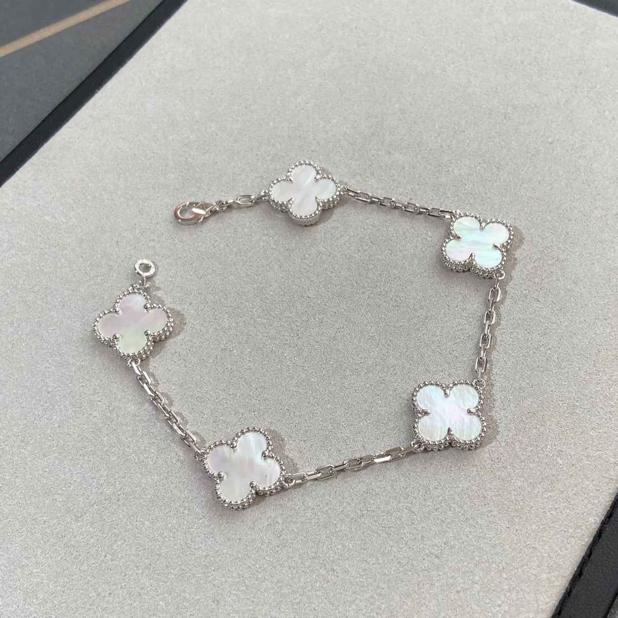 Lucky 5-Motif Clover Bracelet - Natural Mother of Pearl