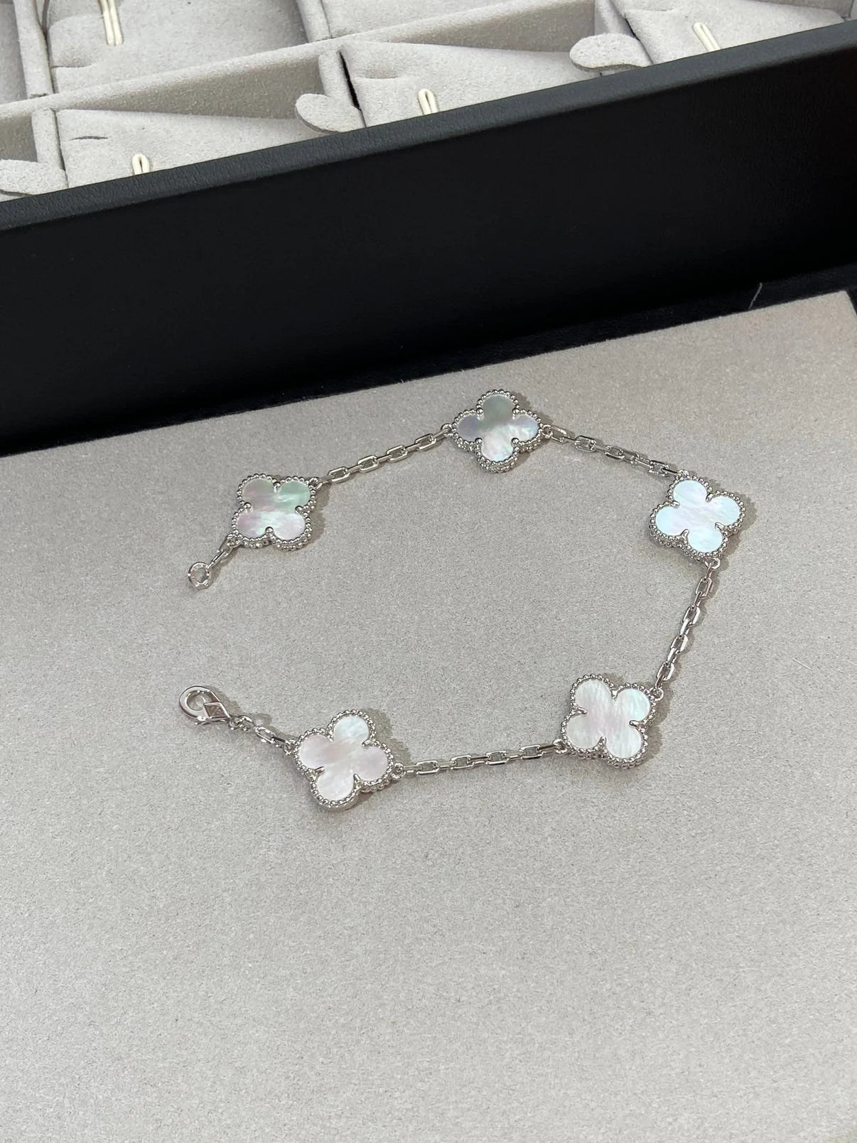 Lucky 5-Motif Clover Bracelet - Natural Mother of Pearl