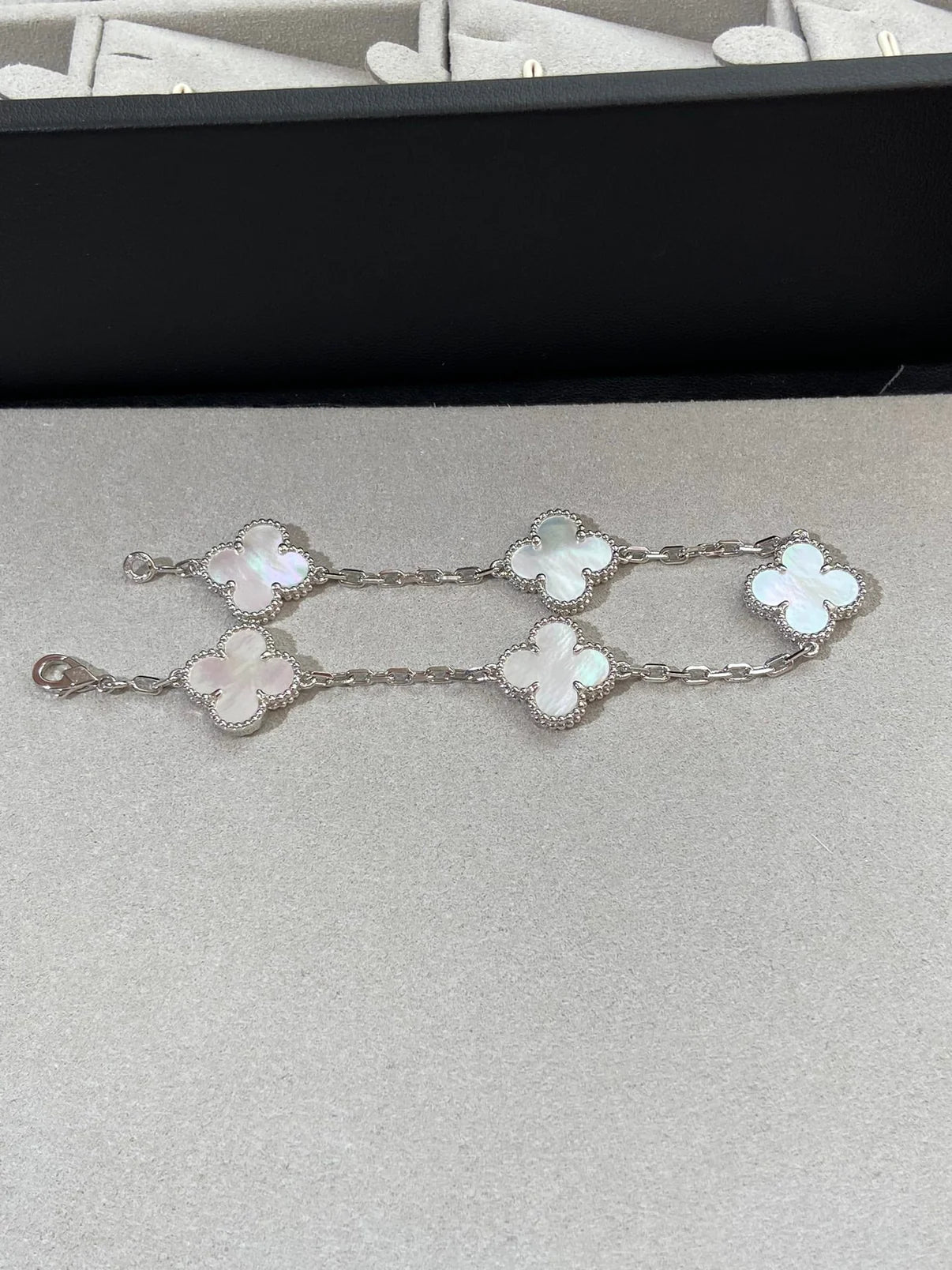 Lucky 5-Motif Clover Bracelet - Natural Mother of Pearl