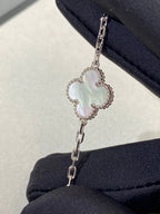 Glückliches 5-Motiv Kleeblattarmband - Natur Perlmutt