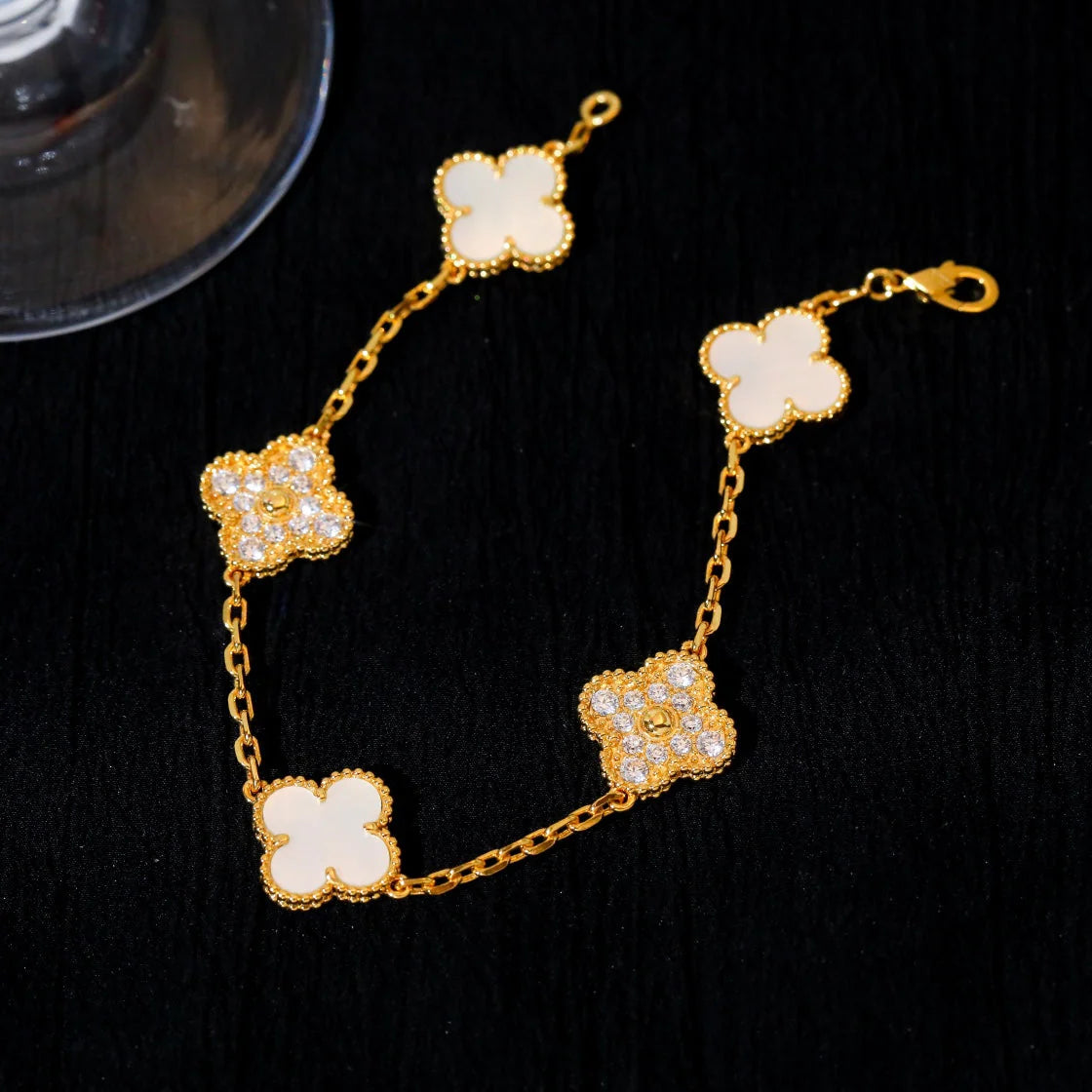 Lucky Clover 5-Motif Bracelet - White Mother-of-Pearl Collection
