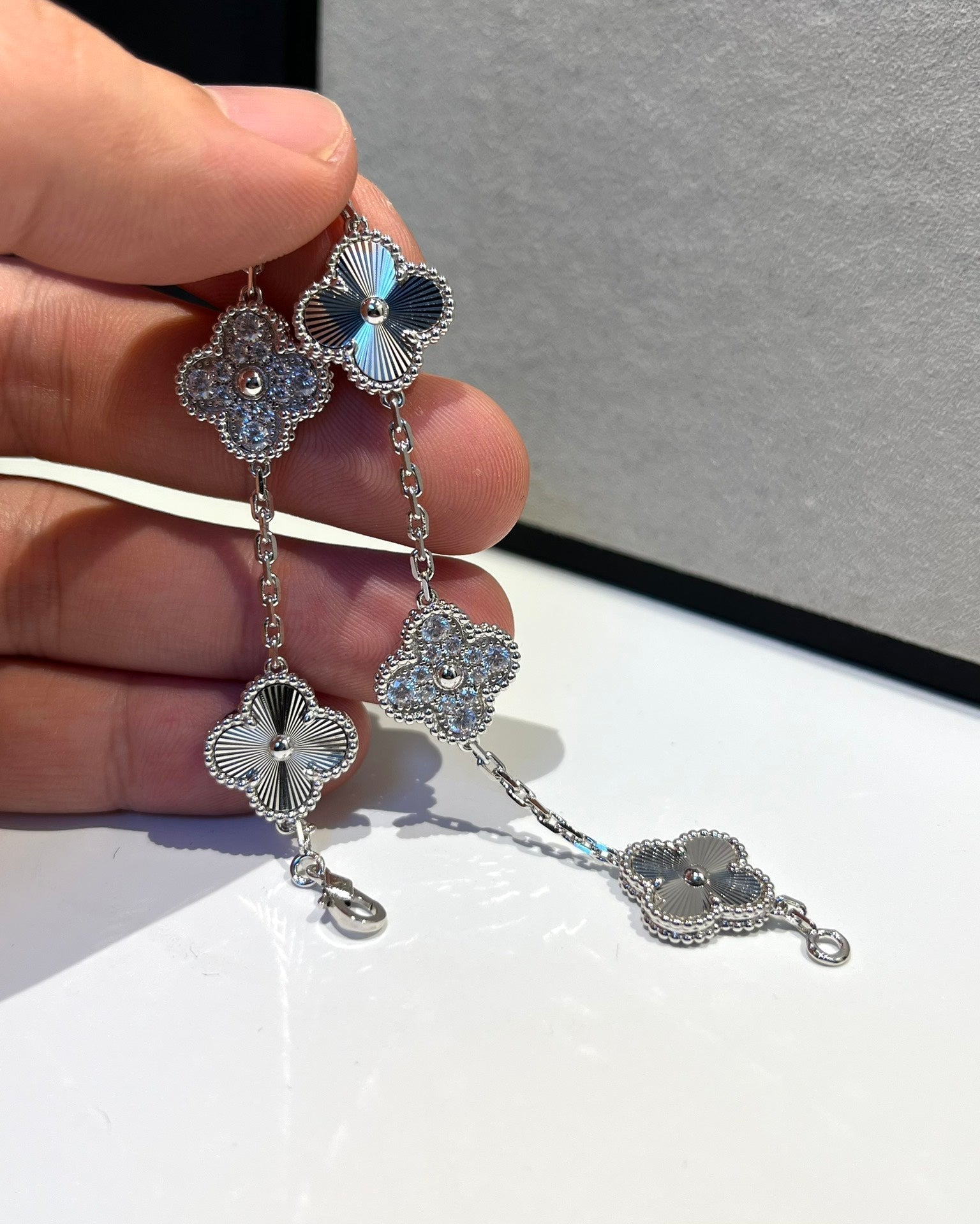 Lucky 5-Motif Clover Radiant Aura Bracelet - Laser