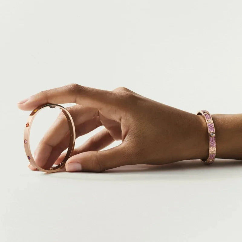 Klassischer 6,1 mm Liebesarmreif – 10-Diamanten-Vollpavé-Energiematrix