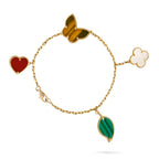 Glücks-Natur-Armband mit mehreren Anhängern – Schmetterlings-, Kleeblatt-, Herz- und Blattmotive