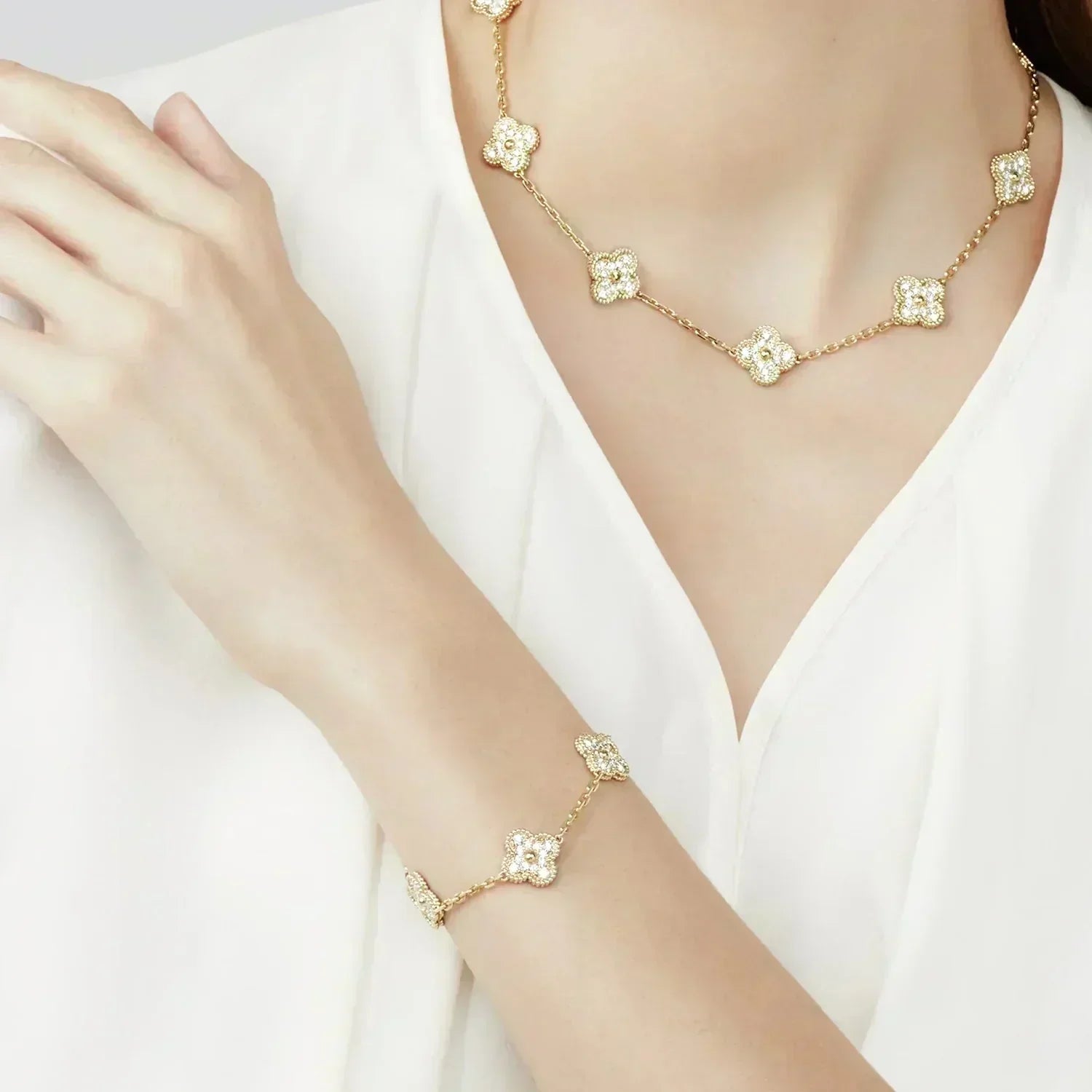 Lucky 5-Motif Clover Full-Diamond Bracelet - Radiant Luxury Edition