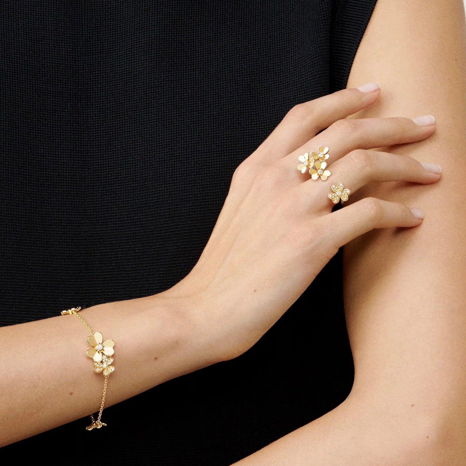 Luminous Blossom 5-Motiv Armband – Statement blumiger Eleganz