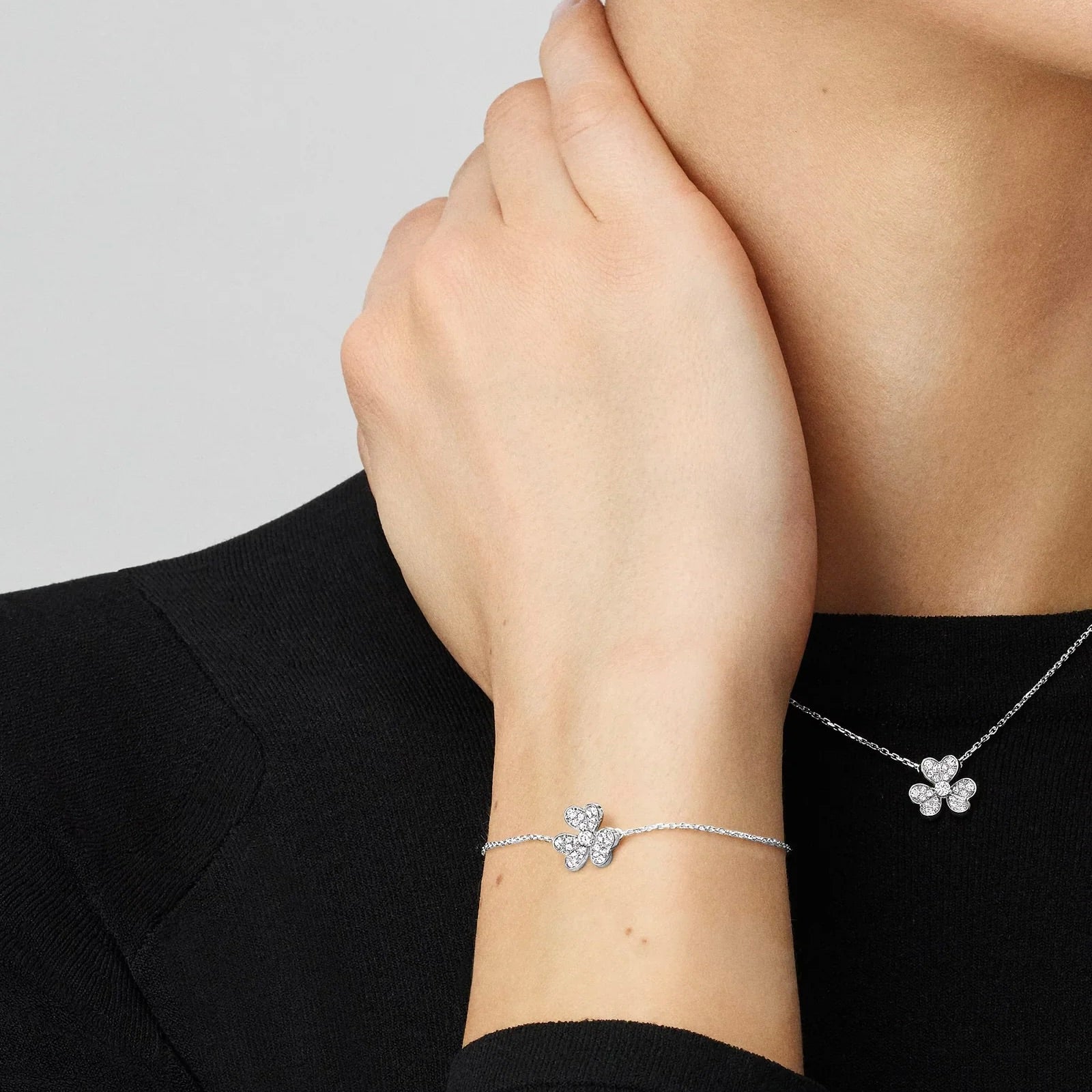 Luminous Blossom Einzelmotiv-Charm-Armband – Minimalistisches florales Statement