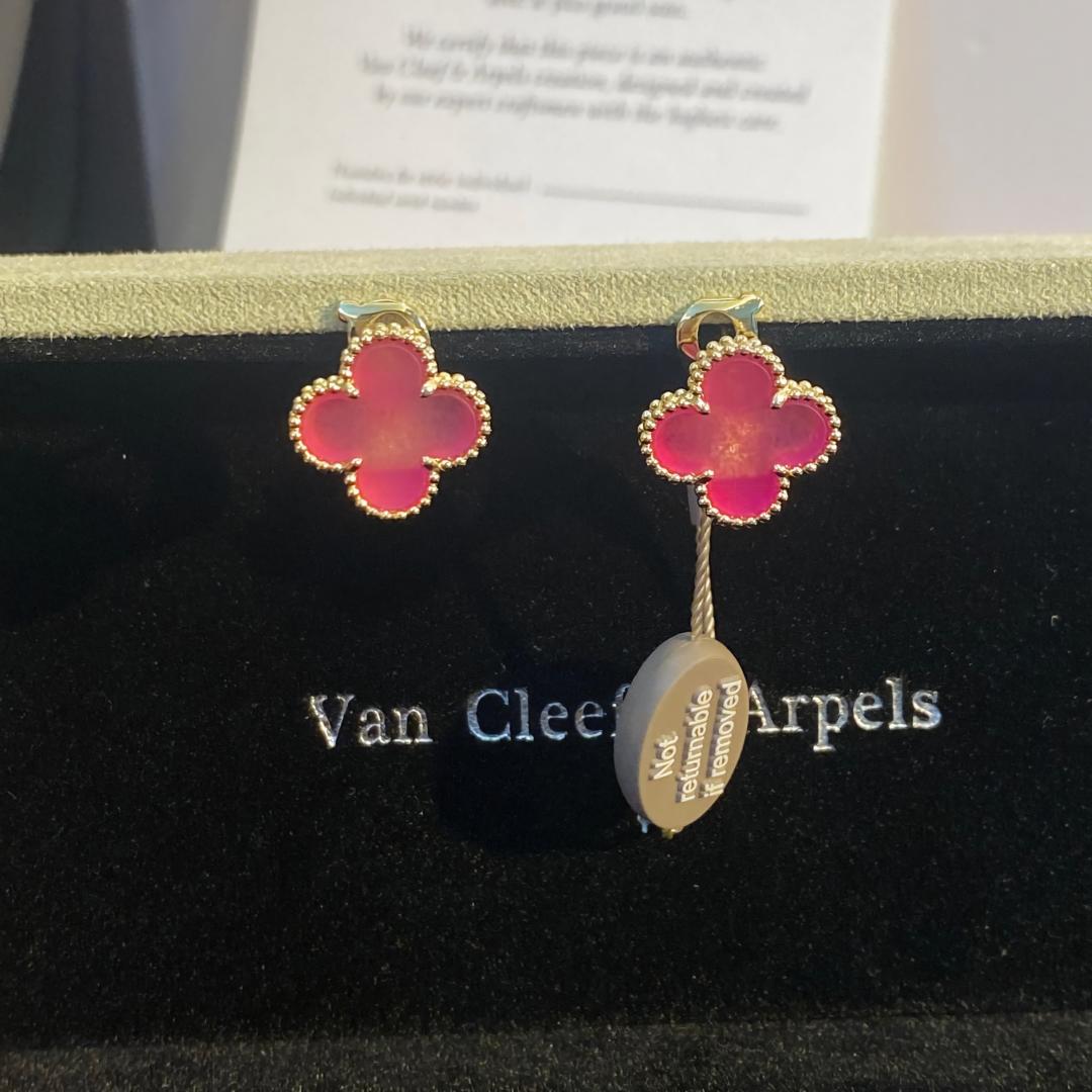 NEW CLOVER 15MM PINK ENAMEL STUD EARRINGS