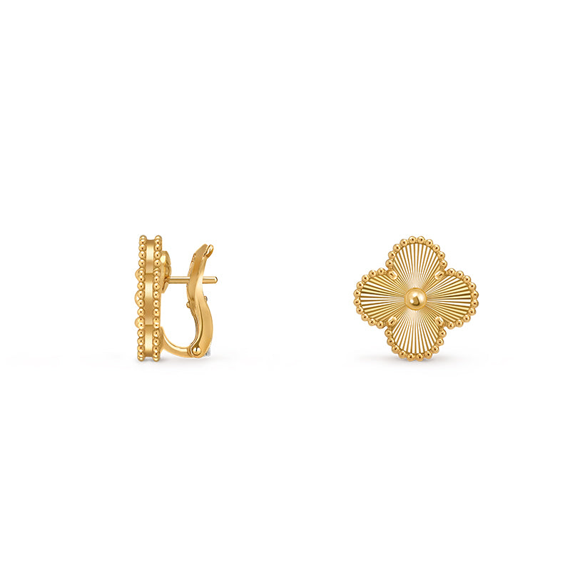 15mm Clover Flower Stud Earrings - Signature-Gold Collection