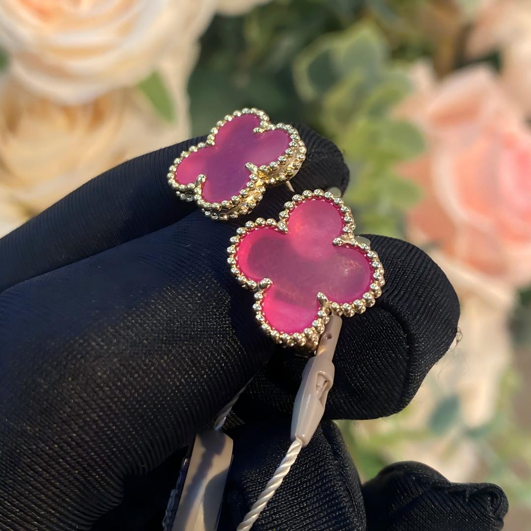 NEW CLOVER 15MM PINK ENAMEL STUD EARRINGS