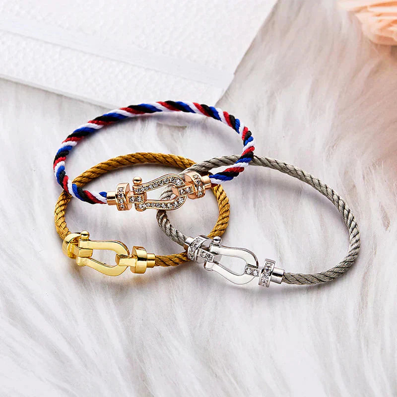 FORCE Large Horseshoe Bracelet - Gold