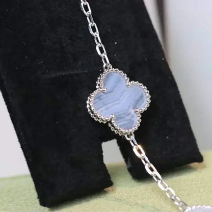 Armband Lucky Clover mit 5 Motiven – Kollektion aus violettem Chalcedon