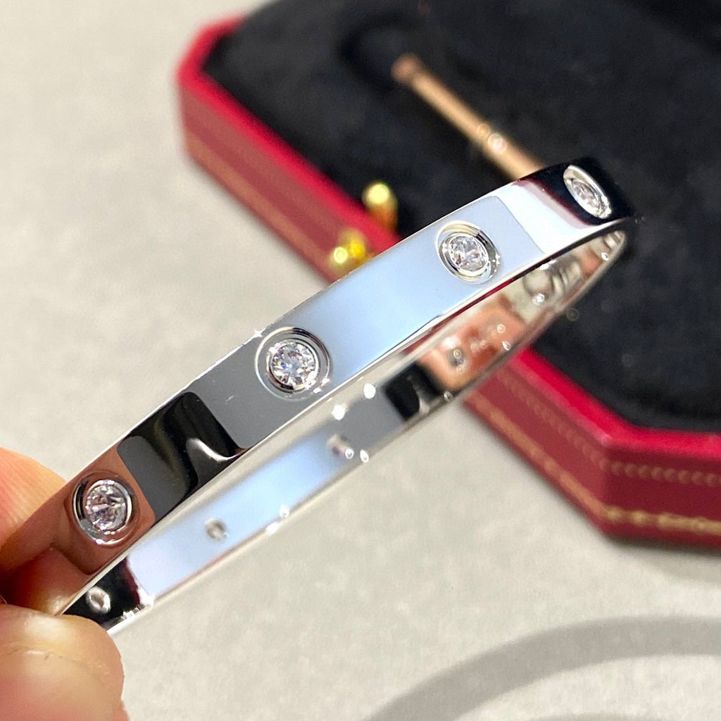 クラシック 6.1mm ラブバングル - 10ダイヤモンド