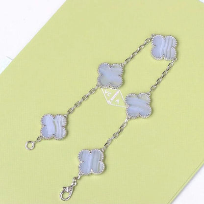 Armband Lucky Clover mit 5 Motiven – Kollektion aus violettem Chalcedon
