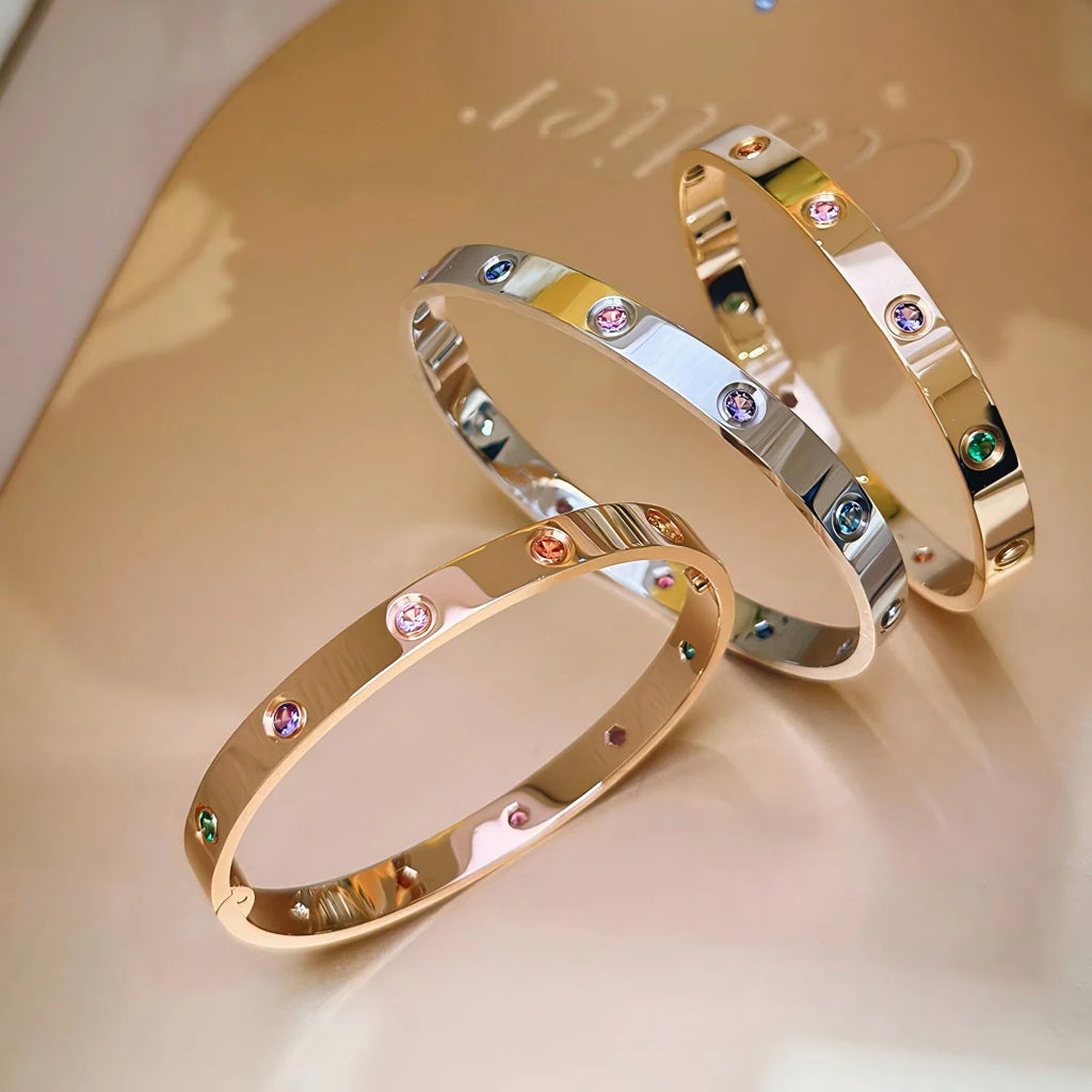 Klassischer 6,1 mm Liebesarmreif – 10-Diamanten-Vollpavé-Energiematrix