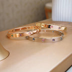 Klassischer 6,1 mm Liebesarmreif – 10-Diamanten-Vollpavé-Energiematrix