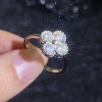Eleganter vierblättriger Klee-Moissanit-Ring