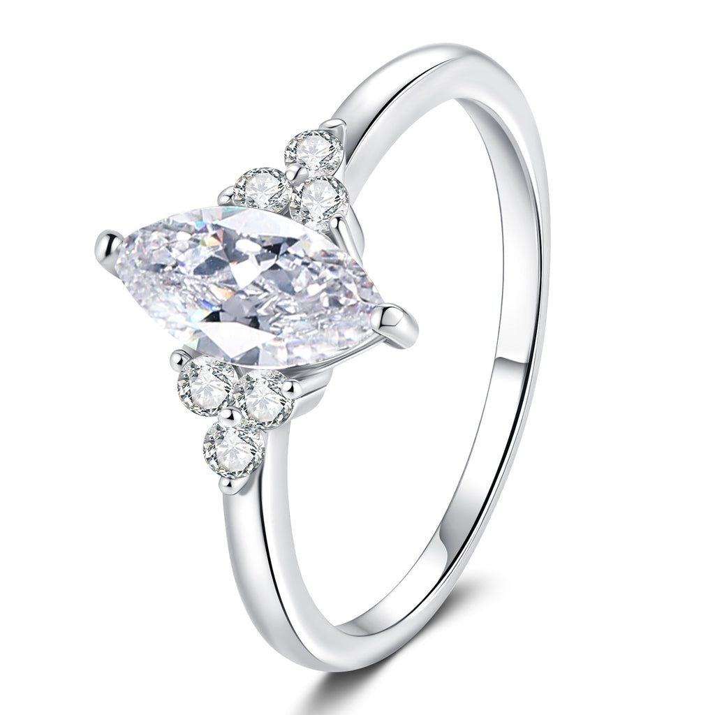 Eleganter Marquise-Schliff Moissanit-Ring mit Seitenakzenten