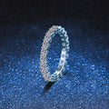 Luxuriöser 2,2 Karat Voll-Eternity Moissanit-Ring