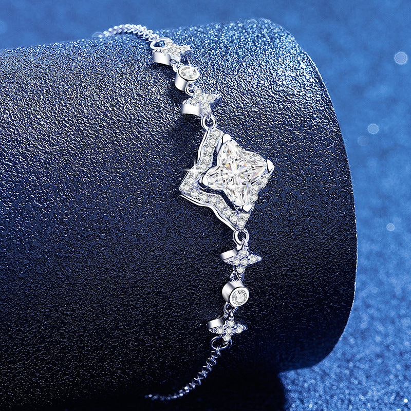 Armband mit Marquise-Klee-Moissanit