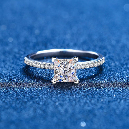 Eleganter Prinzessschliff Moissanit-Verlobungsring