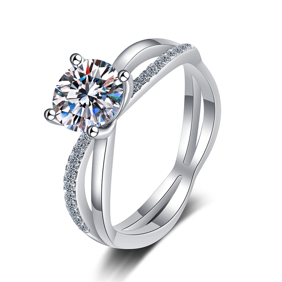 Elegant 4-Prong Crossover Moissanite Engagement Ring