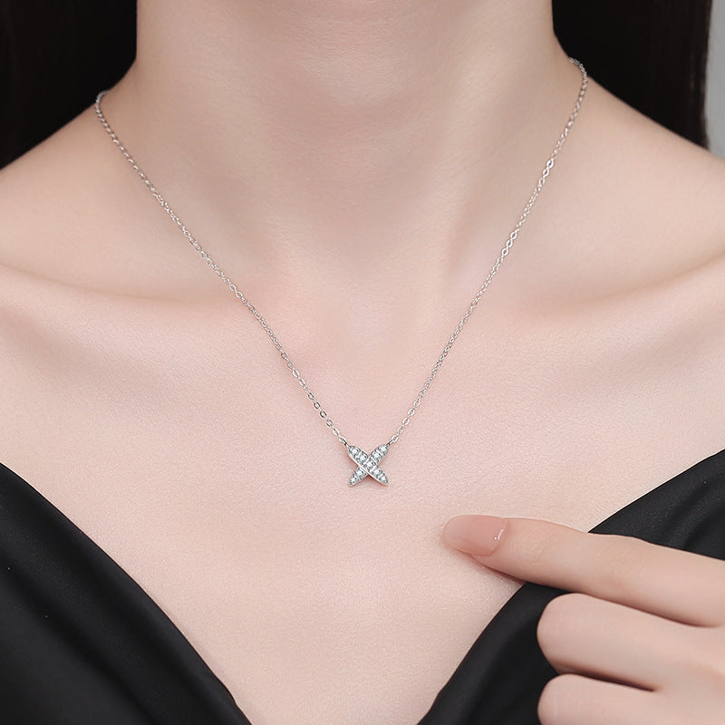 Moderne X-Form Pavé Moissanit-Halskette