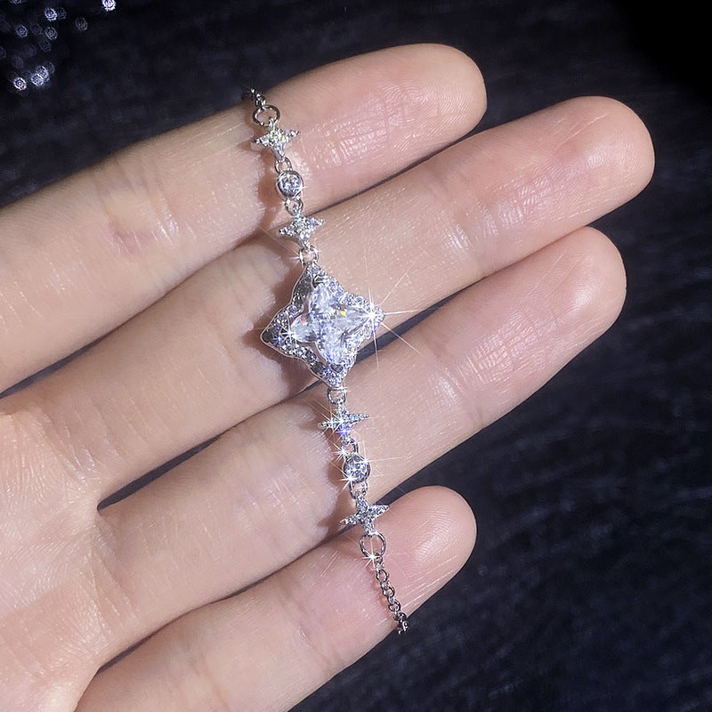 Armband mit Marquise-Klee-Moissanit
