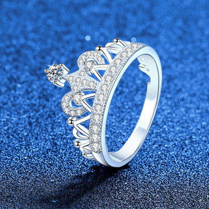 Verträumter Kronen Moissanit Ring - 1.2ct Eleganter Prinzessinnen-Stil