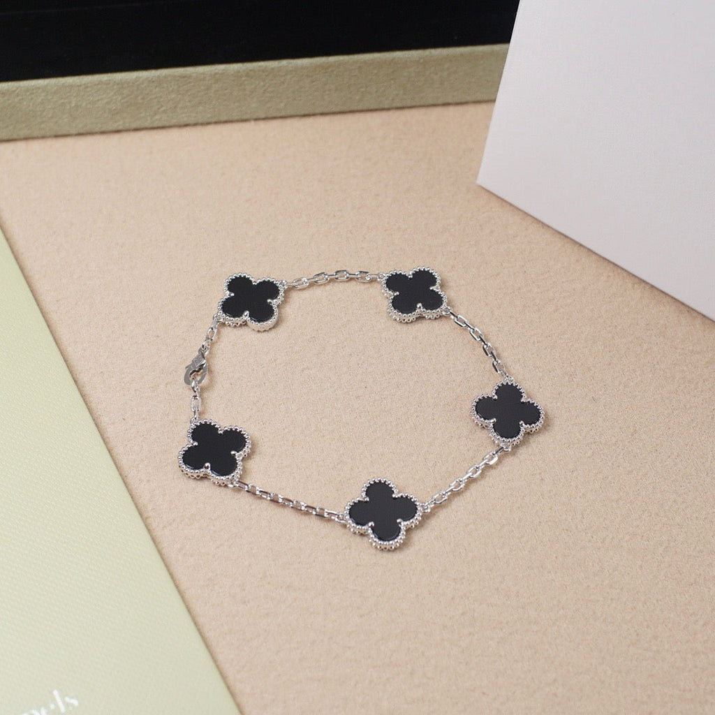 Lucky Clover 5-Motiv Armband – Black Onyx Kollektion