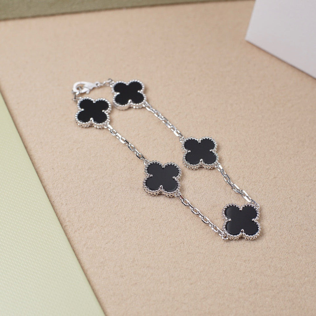 Lucky Clover 5-Motiv Armband – Black Onyx Kollektion