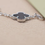 Lucky Clover 5-Motiv Armband – Black Onyx Kollektion
