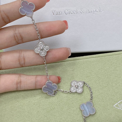 Armband Lucky Clover mit 5 Motiven – Kollektion aus violettem Chalcedon