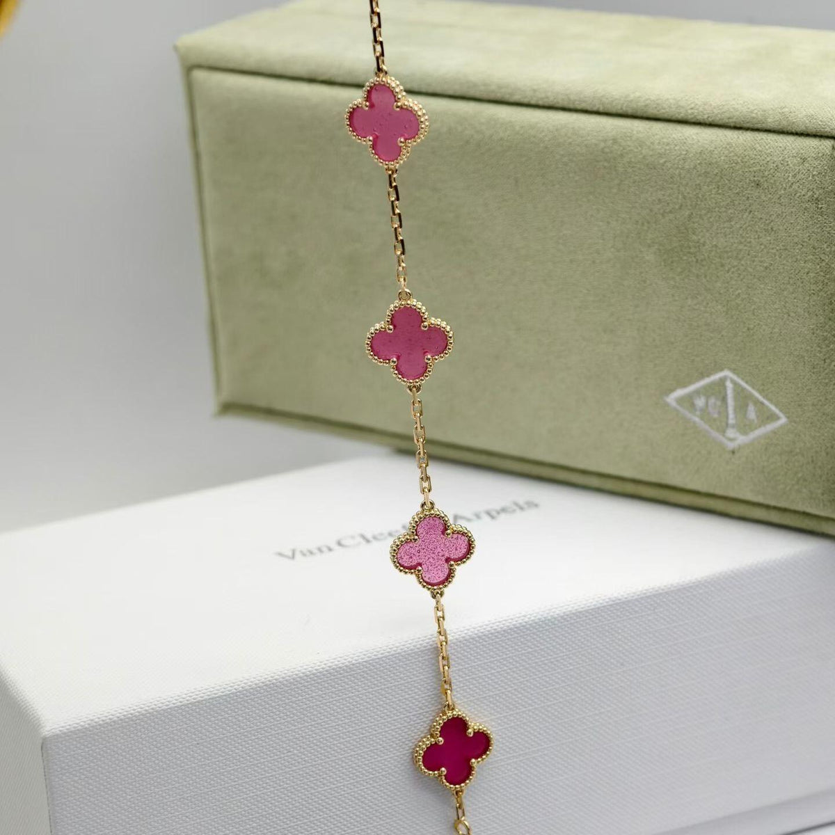 NEW CLOVER 5 MOTIFS PINK ENAMEL BRACELET