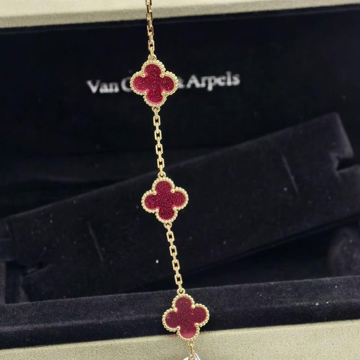 NEW CLOVER 5 MOTIFS PINK ENAMEL BRACELET