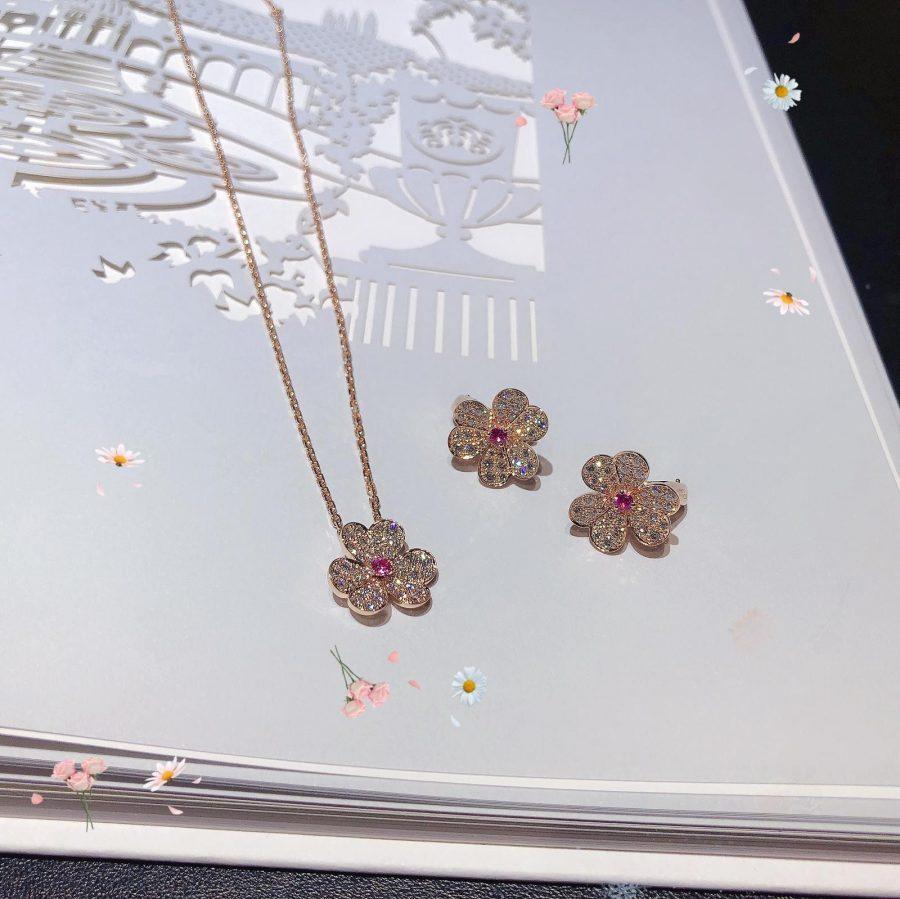 Pavé-Diamant-Schmetterlingsanhänger-Halskette – Minimalistischer Blütenanhänger
