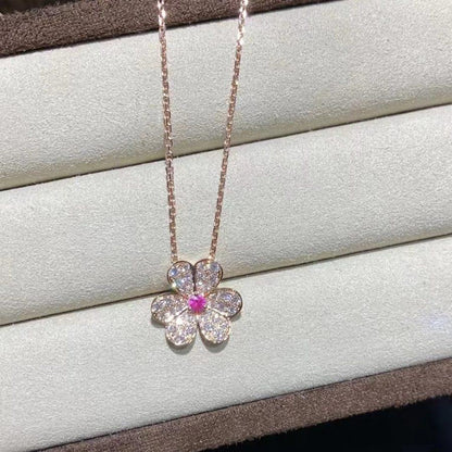 Pavé-Diamant-Schmetterlingsanhänger-Halskette